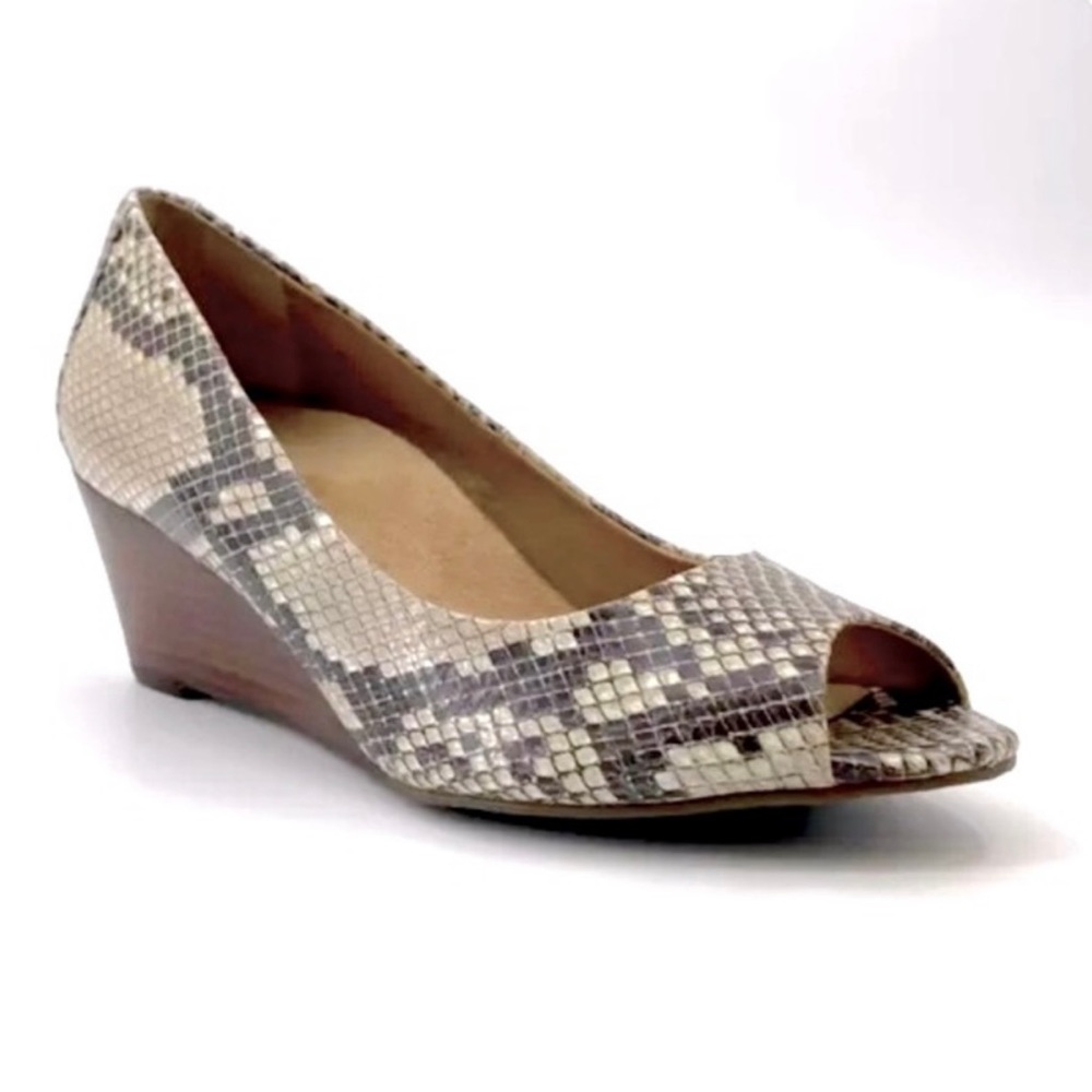 NWOT! Vionic Snakeskin Peep Toe Podiatrist Approved Wedge Shoes! Size 6